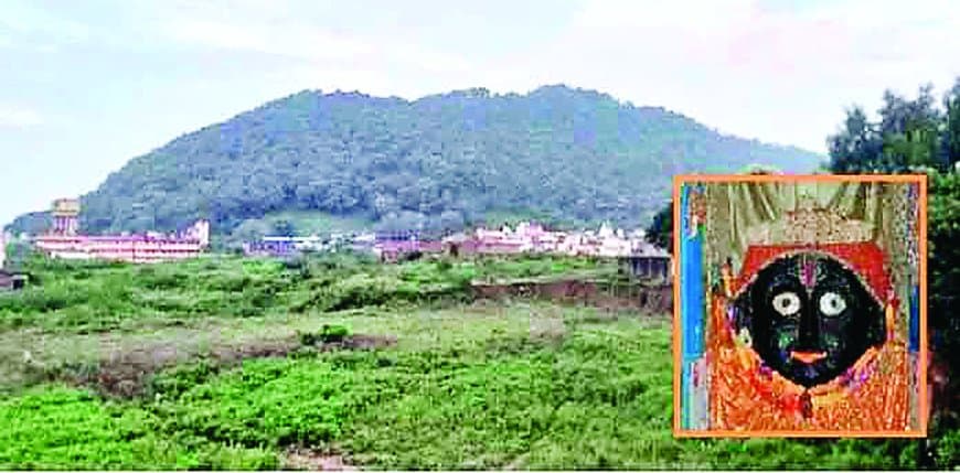 भगवान कामतानाथ मुखारविंद मंदिर की पवित्र भूमि पर भूमाफियाओं का कब्जा, प्रशासन की खामोशी और राजस्व विभाग की संदिग्ध भूमिका ने बढ़ाई श्रद्धालुओं की चिंता