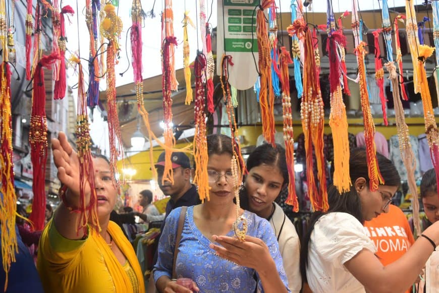 297 साल बाद रक्षाबंधन पर महासंयोग, भद्रा नहीं, जानें राखी बांधने के शुभ मुहूर्त