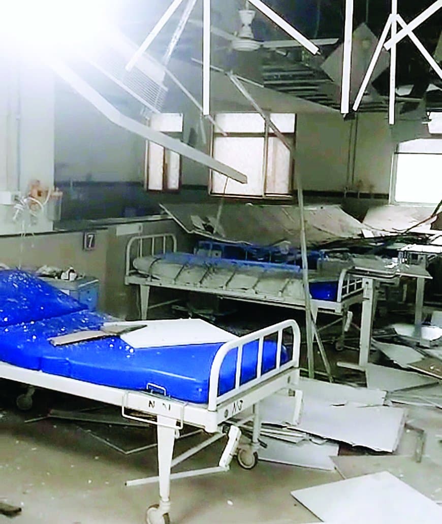 रीवा सुपर स्पेशलिटी अस्पताल में आधी रात को गिरी फॉल सीलिंग, मरीजों में मची भगदड़, कई घायल, प्रबंधन ने पीडब्ल्यूडी से मांगी सलाह