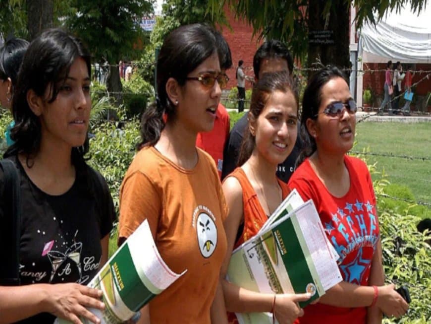 मध्यप्रदेश... यूजी-पीजी में 61 फीसदी छात्राएं और 39 प्रतिशत छात्रों ने लिया प्रवेश