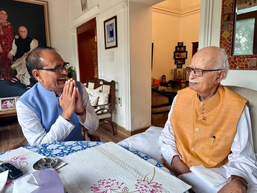 उपराष्ट्रपति पद की दौड़ में छह राज्यों के राज्यपाल... नामों पर मंथन के बीच आडवाणी से मिले शिवराज