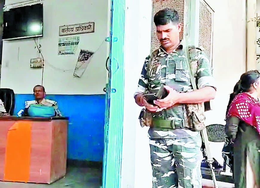 हत्या के आरोपियों की तलाश में सतना पहुंची झारखंड पुलिस: रिश्तेदार के घर पनाह लिए बैठे थे दोनों आरोपी, पुलिस की आहट पाकर मौके से हुए फरार