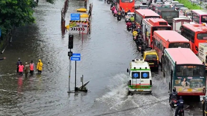 मुंबई में बारिश का कहर... सात की मौत...स्कूल-कॉलेज भी बंद