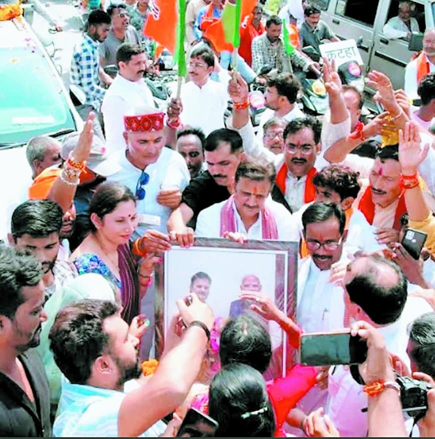 मनगवां में डिप्टी सीएम राजेंद्र शुक्ल के स्वागत कार्यक्रम के दौरान हंगामा: विधायक नरेंद्र प्रजापति और जिला पंचायत सदस्य केडी शुक्ला के बीच तू-तू, मै-मै, मामला हस्तक्षेप के बाद शांत