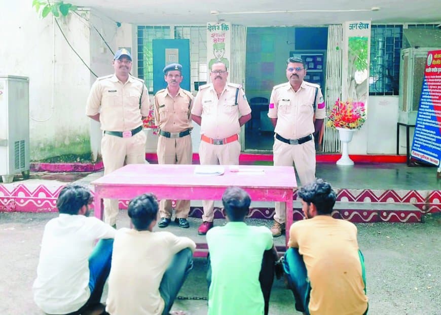 अजयगढ़ पुलिस की बड़ी सफलता: सिर्फ 24 घंटे में सुलझी चोरी की वारदात, चार आरोपी गिरफ्तार, चांदी के गहने और नकदी बरामद
