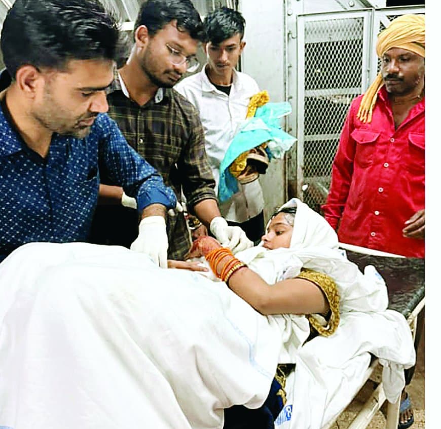 चलती ट्रेन में जन्मी नई जिंदगी: सूरत-भागलपुर एक्सप्रेस बनी ‘जननी एक्सप्रेस’, सतना स्टेशन पर जच्चा-बच्चा को मिला सुरक्षित सहारा