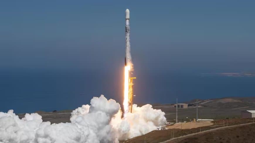 स्पेस एक्स का कमाल... सबसे ताकतवर रॉकेट टेस्ट में पास... आठ डमी सैटेलाइट अंतरिक्ष में छोड़े