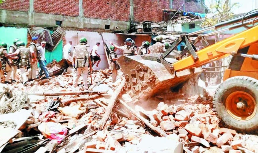 सिंगरौली में गरीब महिला का मकान प्रशासन ने जेसीबी से गिराया - नोटिस पर सवाल, महिलाओं का हंगामा और बेहोश होकर अस्पताल पहुंची दुर्गावती पांडेय