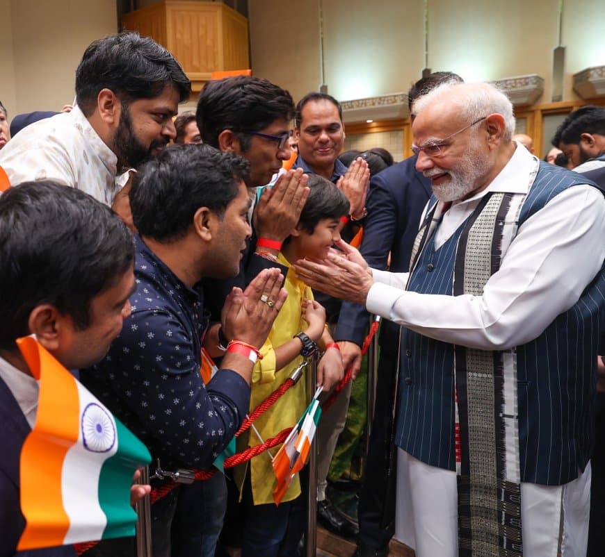 पीएम मोदी पहुंचे जापान... गायत्री मंत्र... राजस्थानी पोशाक में हुआ स्वागत 