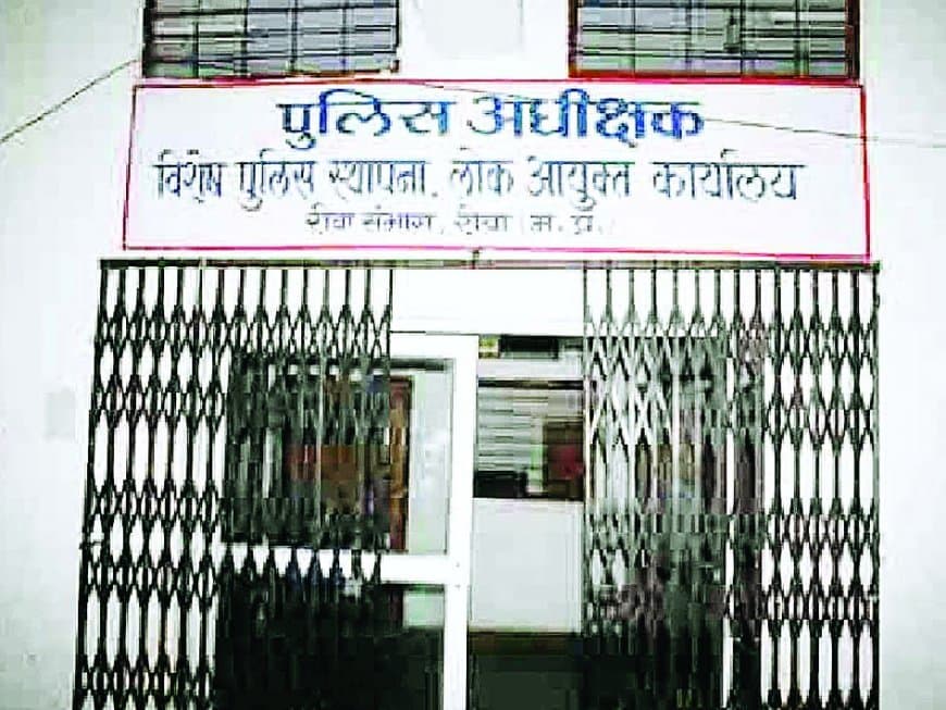 रिश्वत में ट्रैप हुए लोक सेवक अब भी कुर्सी पर जमे — लोकायुक्त चालान के इंतजार में सालों गुजर गए