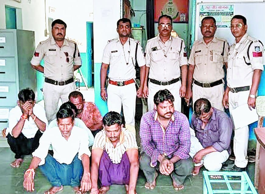 सतना पुलिस का सब्जी मंडी में छापा: 6 सटोरिए और 3 जुआरी गिरफ्तार, सट्टा अधिनियम व जुआ एक्ट में प्रकरण दर्ज