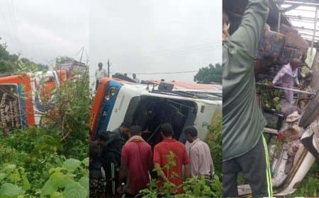 बिना फिटनेस-परमिट चल रही बस खंडवा में पलटी  