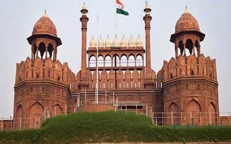 लाल किला... सुरक्षा में सेंध... हीरे से जड़ा स्वर्ण कलश चोरी