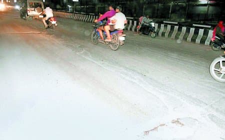 सिरमौर फ्लाईओवर बदहाल: करोड़ों की लागत से बने पुल पर गड्ढों का साम्राज्य, पीडब्ल्यूडी की लापरवाही उजागर