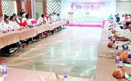 मुस्लिम नेताओं की नाराज़गी के बाद अब विंध्य के ब्राम्हण नेताओं ने भरी हुंकार, रीवा में चिंतन बैठक कर राहुल गांधी से हक की लड़ाई लड़ने का किया ऐलान