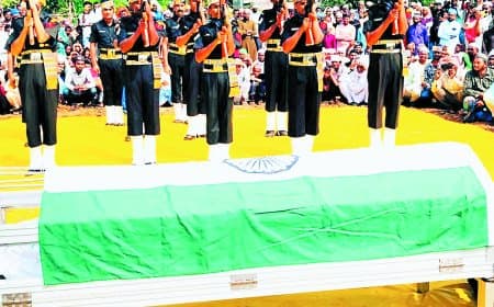 सीधी के वीर सपूत हवलदार मोहम्मद मुस्ताक का राजकीय सम्मान के साथ अंतिम संस्कार, नम आंखों से दी गई विदाई