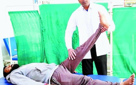 अब हर दर्द का असरदार इलाज – बढ़ती बीमारियों, बदलती दिनचर्या और सड़कों के गड्डों के बीच क्यों बन रही है फिजियोथेरेपी सबसे बड़ा सहारा