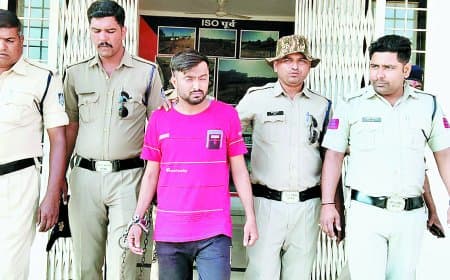 धर्म परिवर्तन से इंकार पर दिव्यांग युवती को ब्लैकमेल कर ऐंठे 4 लाख, गहने लेने पहुंचा आरोपी पब्लिक की मदद से पुलिस के हत्थे चढ़ा