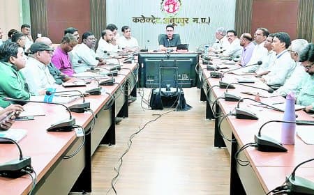 अनूपपुर कलेक्टर का निर्देश: ग्राम स्तर पर शिविर लगाकर किसानों को समय पर उपलब्ध कराएं किसान क्रेडिट कार्ड, सीएम हेल्पलाइन शिकायतों का भी गंभीरता से करें समाधान