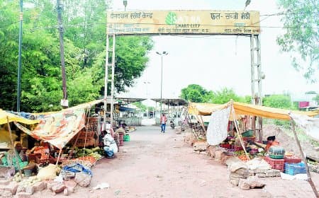 कोठी तिराहा सब्जी मंडी शराबियों का अड्डा बनी, दुकानदार सड़कों पर करने लगे कारोबार