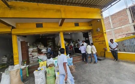 मैहर में 16 सेकंड में गल्ला व्यापारी से 8 लाख की चोरी: सीसीटीवी में कैद हुई वारदात, लाल बाइक से आया बदमाश – 5 साल में पांचवीं घटना से व्यापारियों में आक्रोश