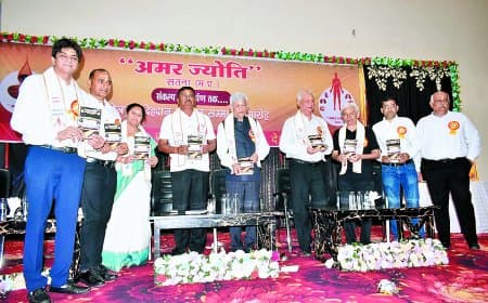 सतना में अमर ज्योति परिवार द्वारा आयोजित 10वां नेत्रदाता परिजन सम्मान समारोह: नेत्र व देह दानियों के परिजनों को मिला सम्मान, साझा की गईं भावनाएं और जीवनदान का संकल्प