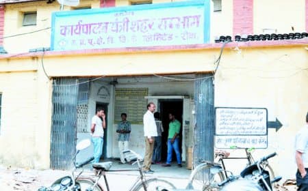 नाम और पहचान कागजों में बदल दिए लेकिन बेटी, भाई और बहन की आईडी लगाकर दोबारा नौकरी में डटे हैं
