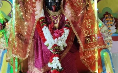 दुर्गाष्टमी पर मंदिरों में उमड़ी भीड़... लगे माता रानी के जयकारे