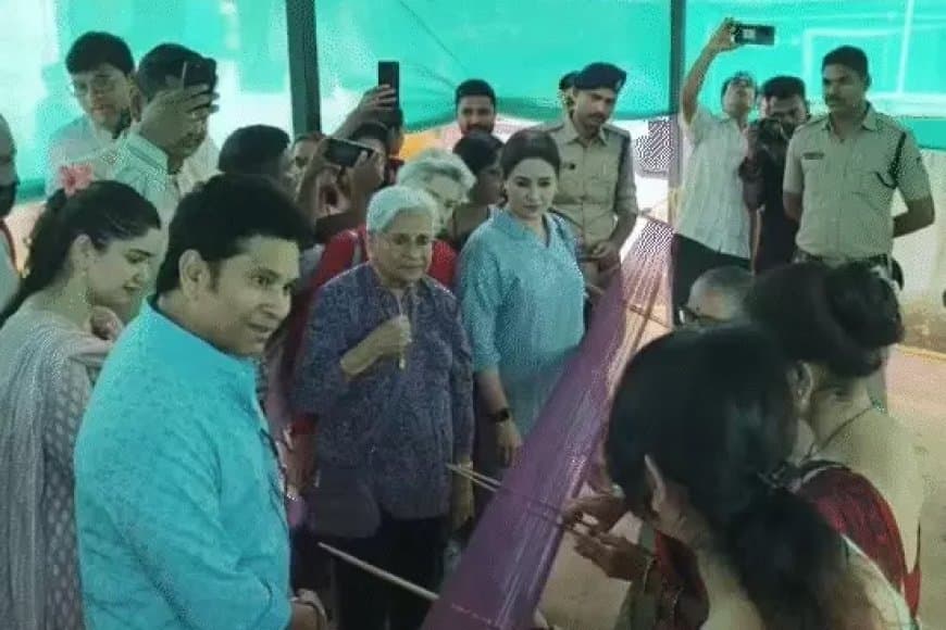 क्रिकेट के भगवान सचिन तेंदुलकर ने महेश्वर में देखी साड़ियों की बुनाई