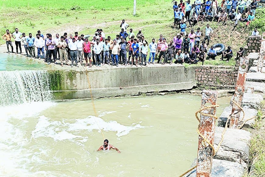सतना में गणेश विसर्जन के दौरान हादसा: स्टॉप डैम में बहे तीन युवक, दो को बचाया गया, एक की तलाश जारी