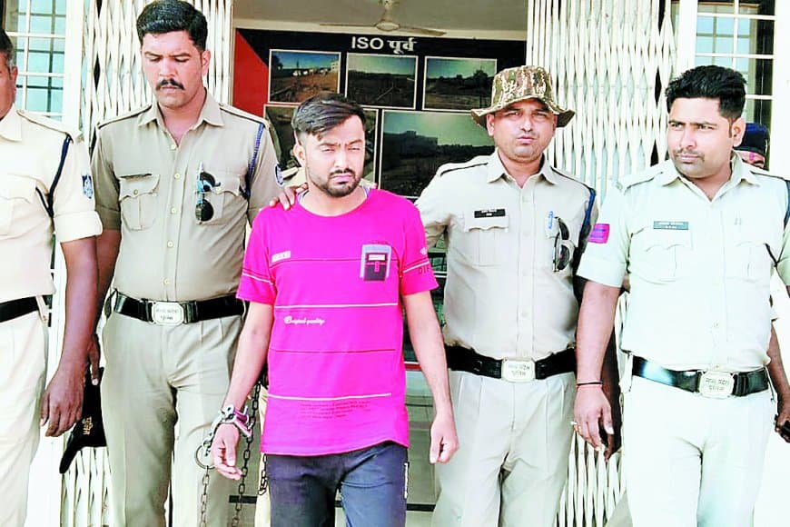 धर्म परिवर्तन से इंकार पर दिव्यांग युवती को ब्लैकमेल कर ऐंठे 4 लाख, गहने लेने पहुंचा आरोपी पब्लिक की मदद से पुलिस के हत्थे चढ़ा