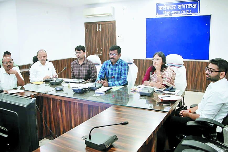 सतना कलेक्टर का सख्त संदेश: विकास और परियोजना कार्यों में विलंब बर्दाश्त नहीं, लापरवाह अधिकारियों पर गिरी गाज