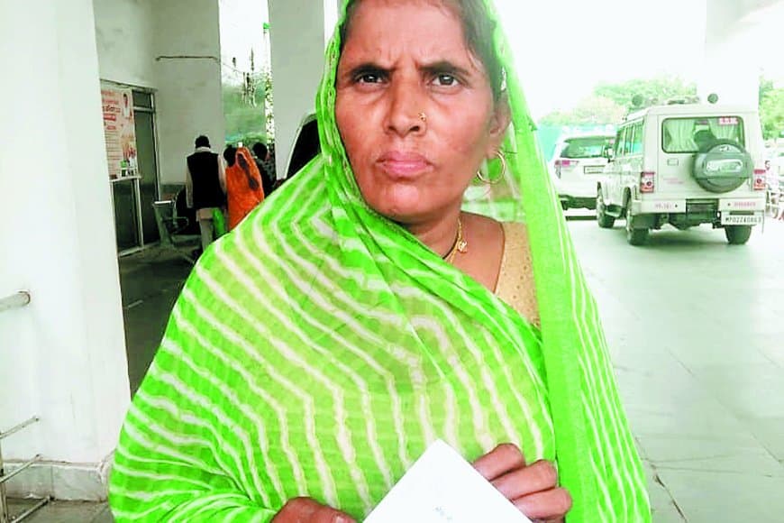 क्लाउड टेक कंपनी में मजदूरों का संगठित शोषण: पासबुक-एटीएम जब्त कर वेतन में धांधली, कलेक्टर जनसुनवाई में पहुंचे पीड़ित ऑपरेटर