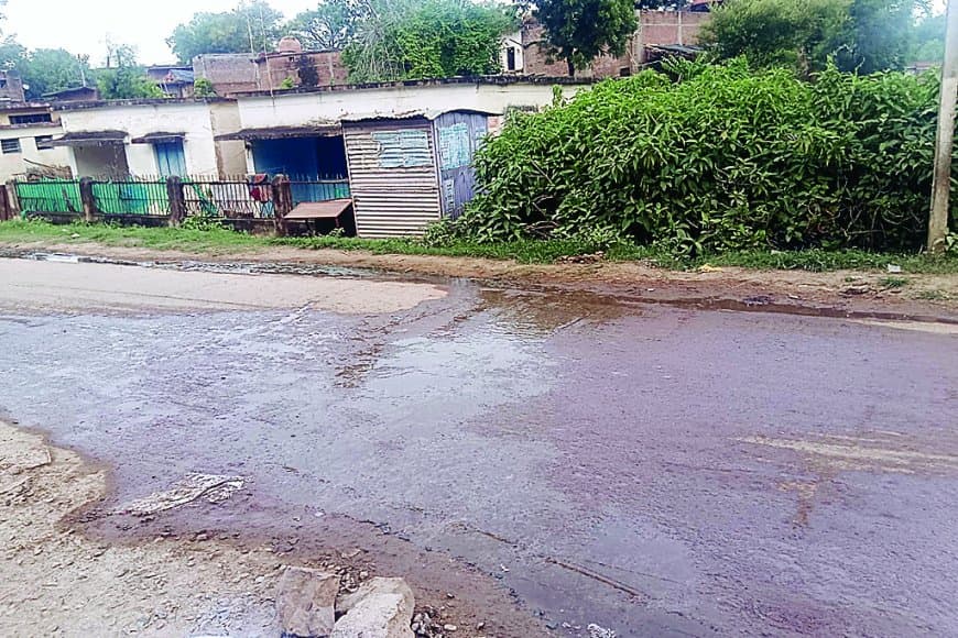 नगर परिषद के सामने ही नालियां बन गईं गंदगी की नदी, तहसील कार्यालय तक पहुंचा बदबूदार पानी