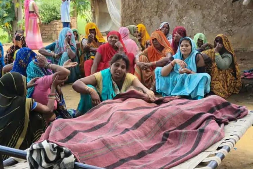 छतरपुर में हड़कंप... कर्ज से परेशान परिवार के चार लोगों ने खाया जहर... दो की मौत 