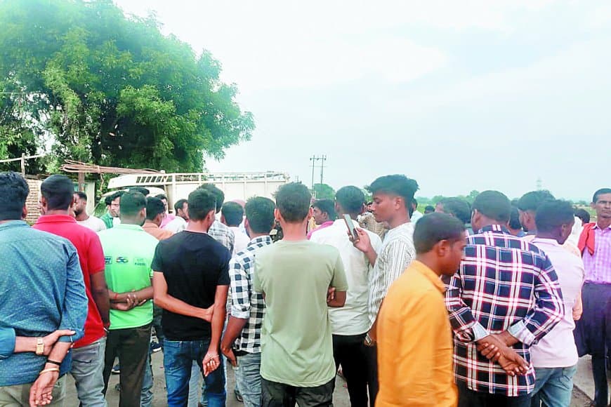 सिंगरौली में अनियंत्रित पिकअप ने बाइक सवार को रौंदा, एक की मौत–दूसरा गंभीर, ग्रामीणों ने किया चक्काजाम