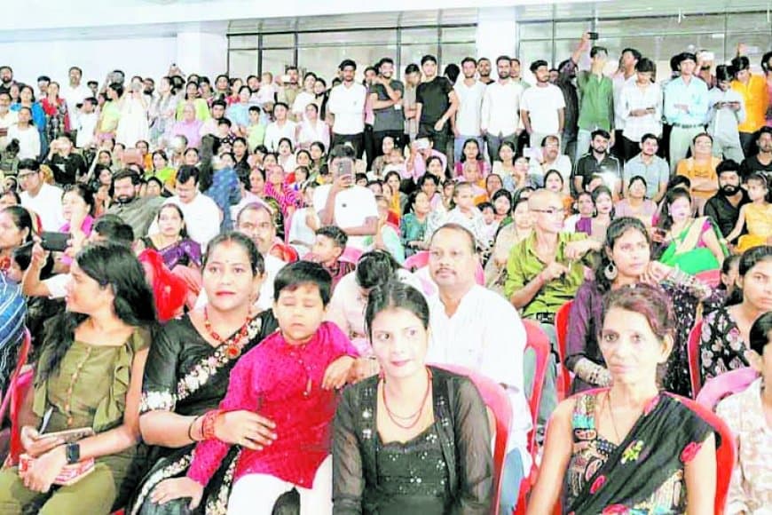 सफेद शेर की नगरी रीवा में नवरात्रि गरबा-डांडिया महोत्सव: मिसेज इंडिया इंटरनेशनल 2025 मुस्कान जिज्ञासी ने दी खास प्रशंसा, हजारों दर्शकों संग झूमे कलाकार