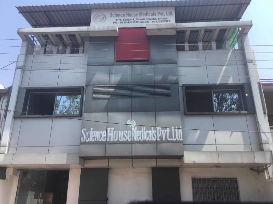 साइंस हाउस ग्रुप... एक करोड़ कैश... 20 लॉकर... दूसरे दिन भी जारी रही छापेमार कार्रवाई