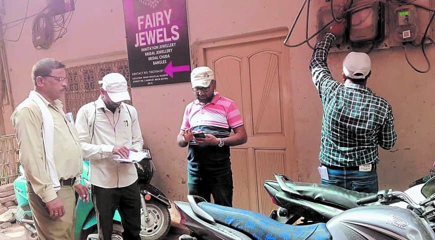 सतना में बिजली विभाग की बड़ी कार्रवाई : स्मार्ट मीटर से चोरी पकड़ाई, 15 प्रकरण दर्ज, 12 मीटर जब्त – अधिनियम 2003 की धाराओं के तहत होगी सख्त कार्रवाई