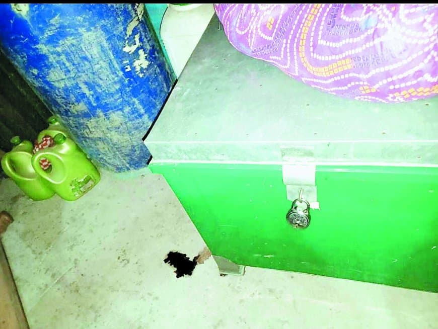 मैहर हत्याकांड का खुलासा: चोरी की नीयत से घर में घुसे रिश्तेदार ने गला घोंटकर महिला की हत्या की, हरे बक्से में मिली लाश से मचा हड़कंप