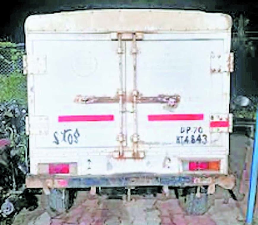 गाड़ी में लोड था इतना डायनामाइट कि रीवा शहर हो जाता राख – गुढ़ पुलिस ने यूपी नंबर वाहन से 425 किलो विस्फोटक जब्त, चालक गिरफ्तार