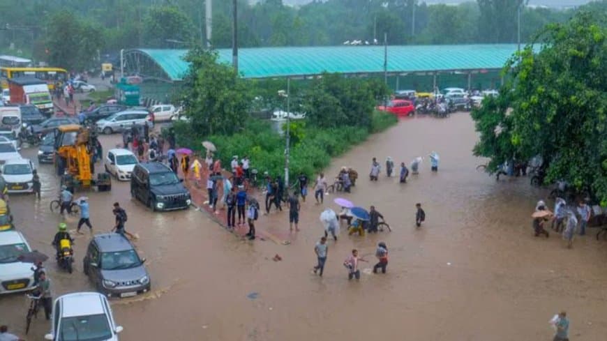 राज्यों में जल कर्फ्यू के हालात... दिल्ली बनी दरिया... पंजाब पानी-पानी