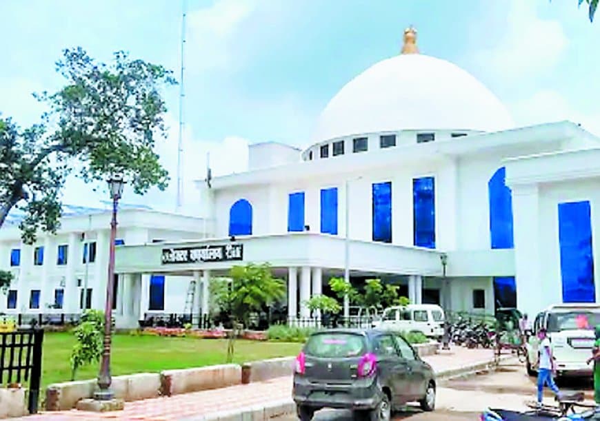 पूर्व के कलेक्टर, एसडीएम ने किया 200 करोड़ का घोटाला निजी बैंकों में भू-अर्जन की राशि डमी खातों में घुमाते रहे