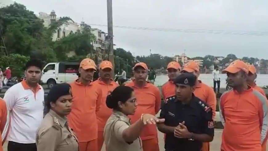 उज्जैन शिप्रा में गिरी कार... टीआई का शव मिला... दो पुलिसकर्मी लापता