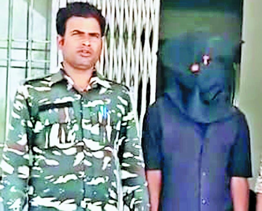 चित्रकूट पुलिस की बड़ी कामयाबी: आश्रम से 2.37 लाख चोरी करने वाला अन्तरराज्यीय चोर कट्टा-कारतूस समेत गिरफ्तार, साथी फरार