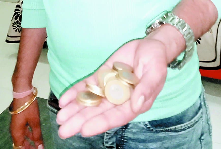 सिक्कों से जुर्माना चुकाने पर पुलिस का इंकार: सतना में सरकारी दफ्तर भी नहीं मान रहे भारतीय मुद्रा