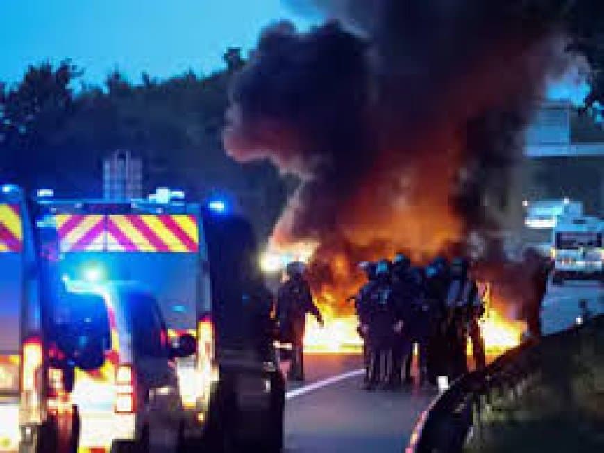 फ़्रांस में सरकार विरोधी प्रदर्शन: जानें क्यों भड़का 'ब्लॉक एवरीथिंग' आंदोलन