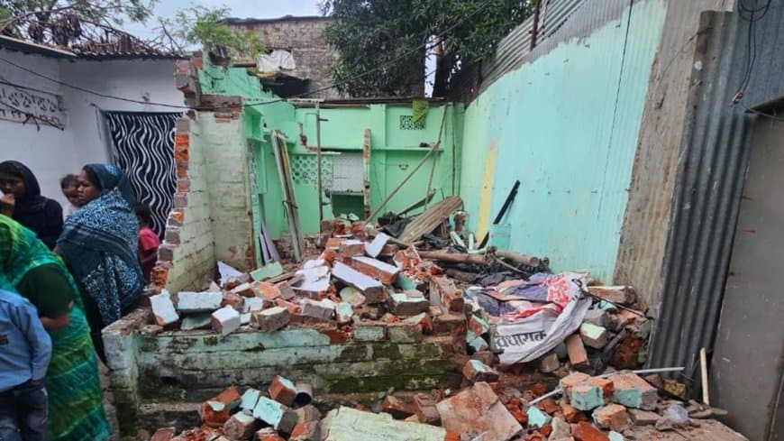 भोपाल में लव जिहाद... आरोपियों के घर पर चला मोहन का बुलडोजर