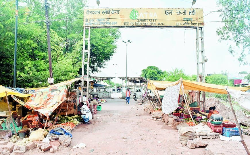 कोठी तिराहा सब्जी मंडी शराबियों का अड्डा बनी, दुकानदार सड़कों पर करने लगे कारोबार
