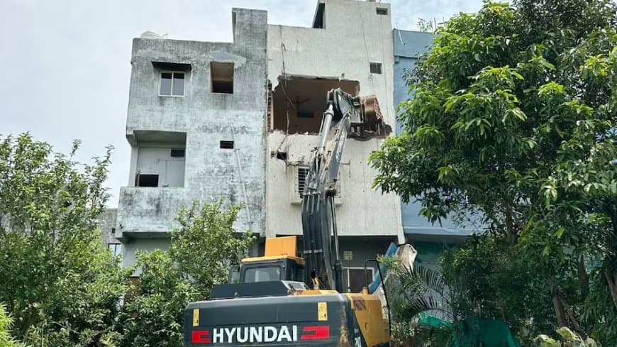 मध्यप्रदेश... सीहोर में पहली बार धर्मांतरण के आरोपी के घर पर चला बुलडोजर